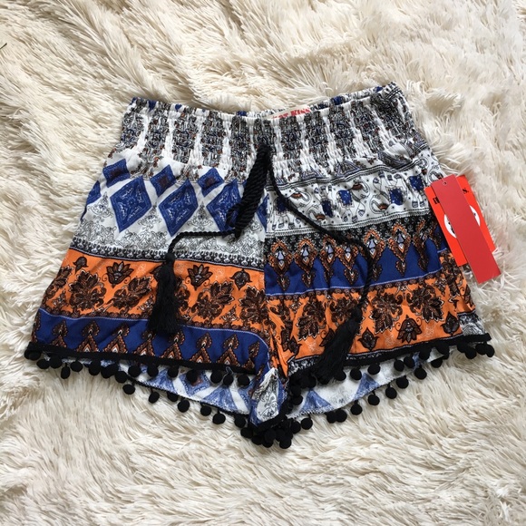 NWT Pom Pom shorts medium - Picture 2 of 4
